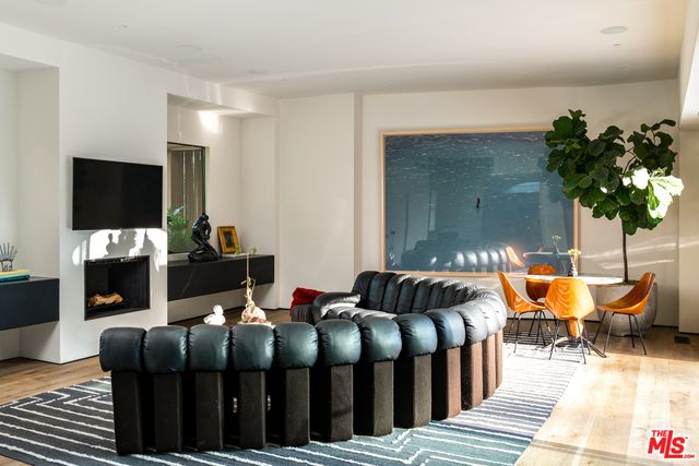 $6,250,000 | 1883 Rising Glen Road, Los Angeles, CA 90069