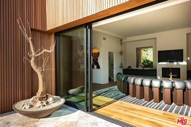 $6,250,000 | 1883 Rising Glen Road, Los Angeles, CA 90069