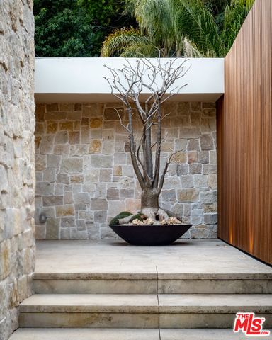 $6,250,000 | 1883 Rising Glen Road, Los Angeles, CA 90069