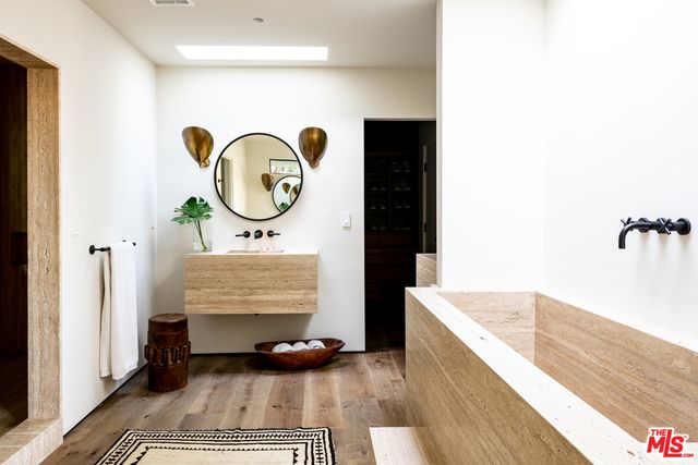 $6,250,000 | 1883 Rising Glen Road, Los Angeles, CA 90069