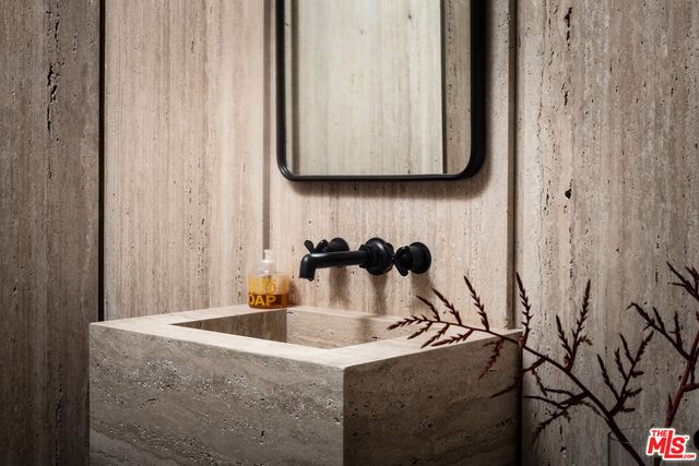 $6,250,000 | 1883 Rising Glen Road, Los Angeles, CA 90069