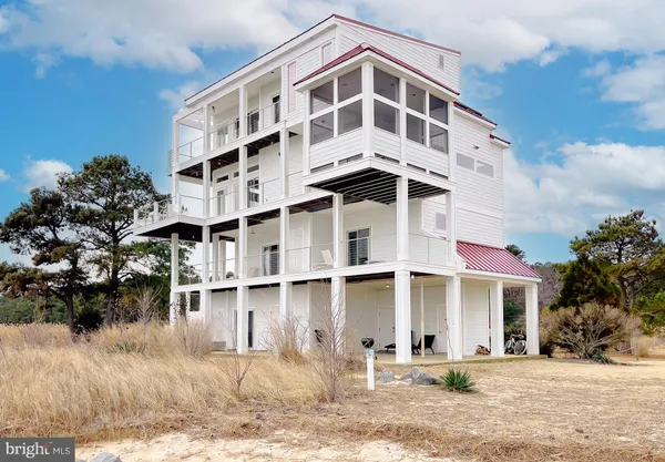 a view of entryway and hall