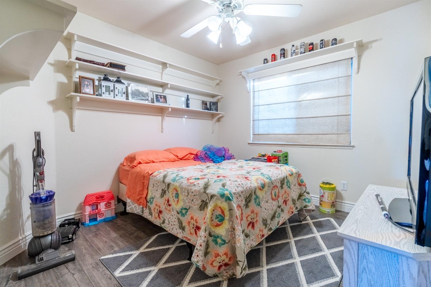 2096 North Thompson Avenue Reedley, CA 93654 - Photo 15 of 32 Gallery Image 15