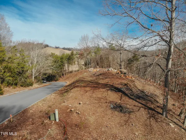 $179,000 | 101 Pointe Drive, Unit 2, Piney Flats, TN 37686
