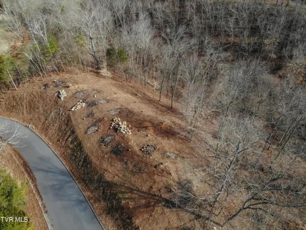 $179,000 | 101 Pointe Drive, Unit 2, Piney Flats, TN 37686