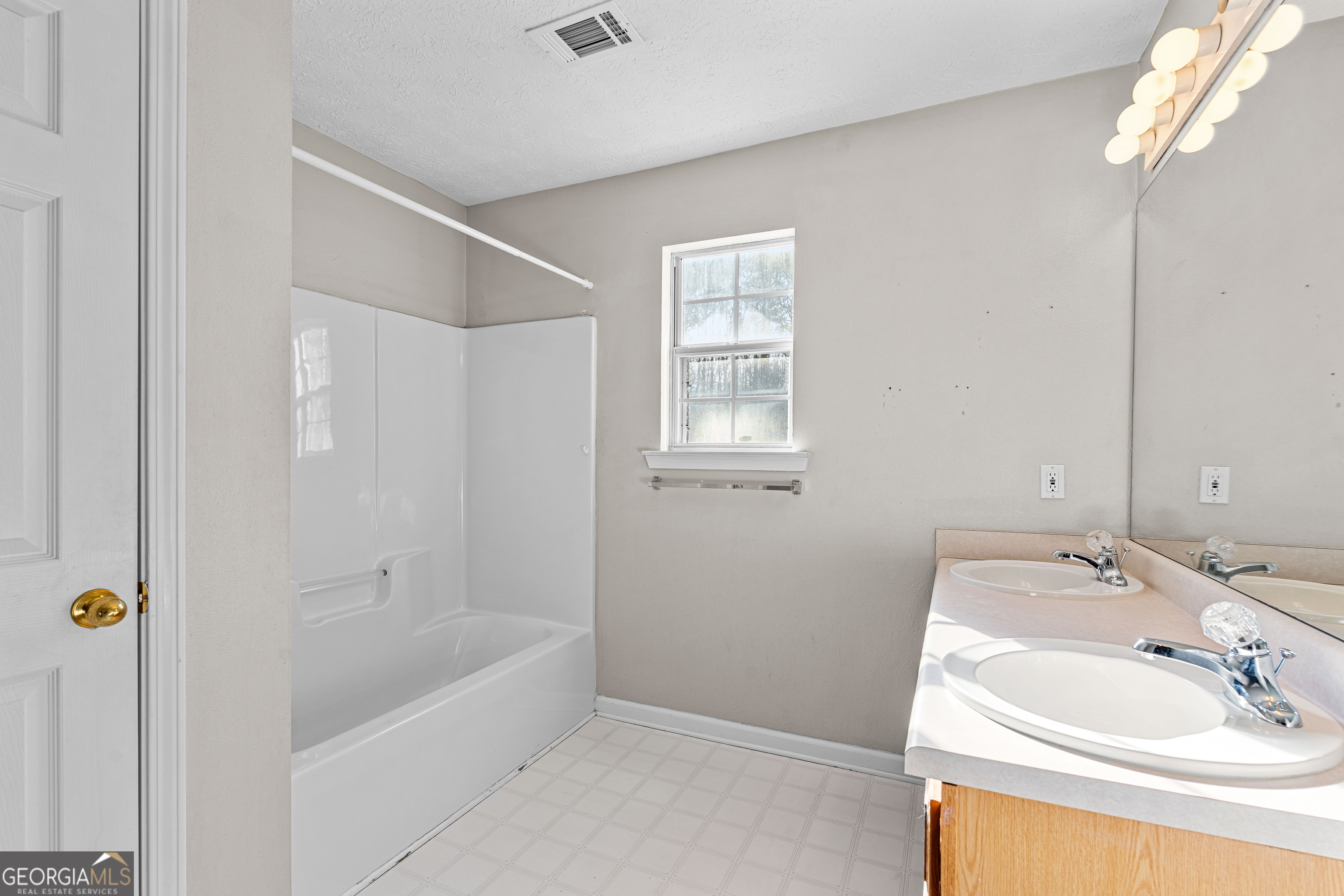 19 Rayner Drive Newnan, GA 30265 - Photo 34 of 53 a bathroom with a sink and a bathtub