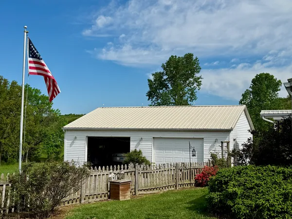 $139,900 | 2025 Central Hill Road, Grantsburg, IL 62943
