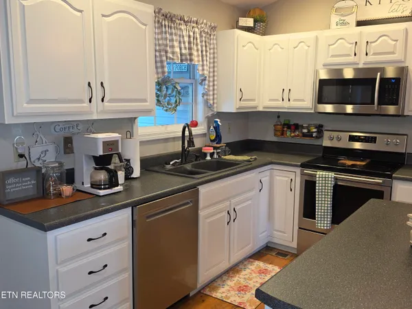 $399,900 | 110 Falcon Crest Drive, Harrogate, TN 37752
