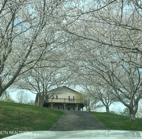 $399,900 | 110 Falcon Crest Drive, Harrogate, TN 37752