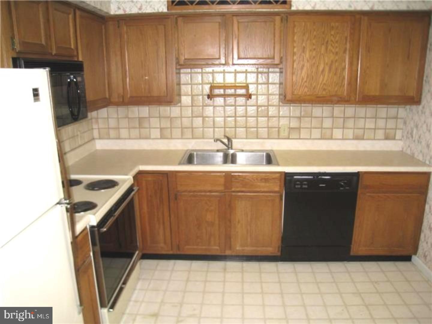 166 Valley Stream Circle Wayne, PA 19087 - Photo 2 of 10 Kitchen