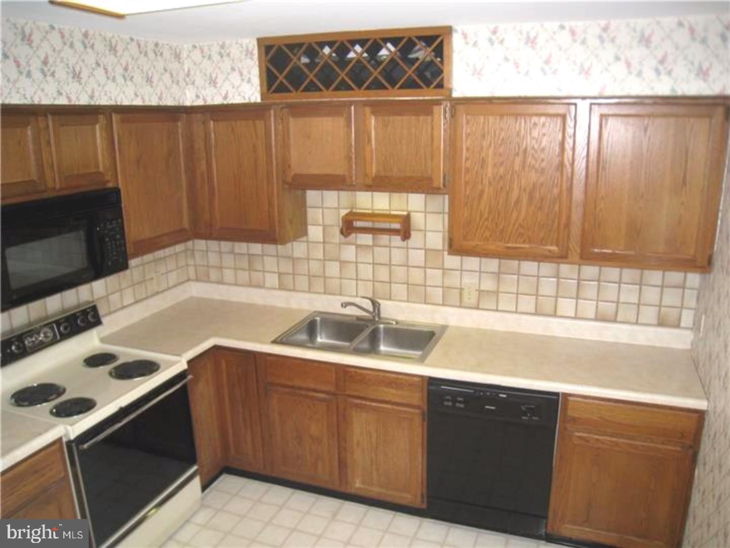 166 Valley Stream Circle Wayne, PA 19087 - Photo 3 of 10 Kitchen
