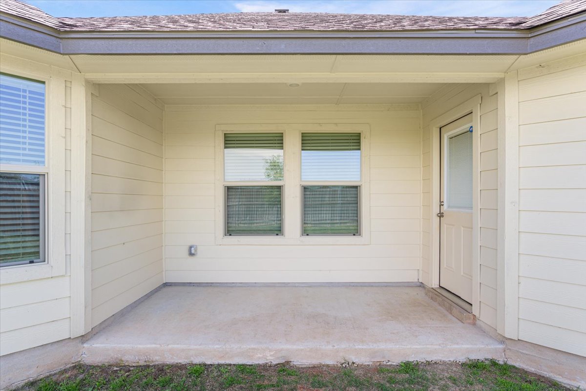5830 Copano Road Belton, TX 76513 - Photo 30 of 34 Property entrance with a patio