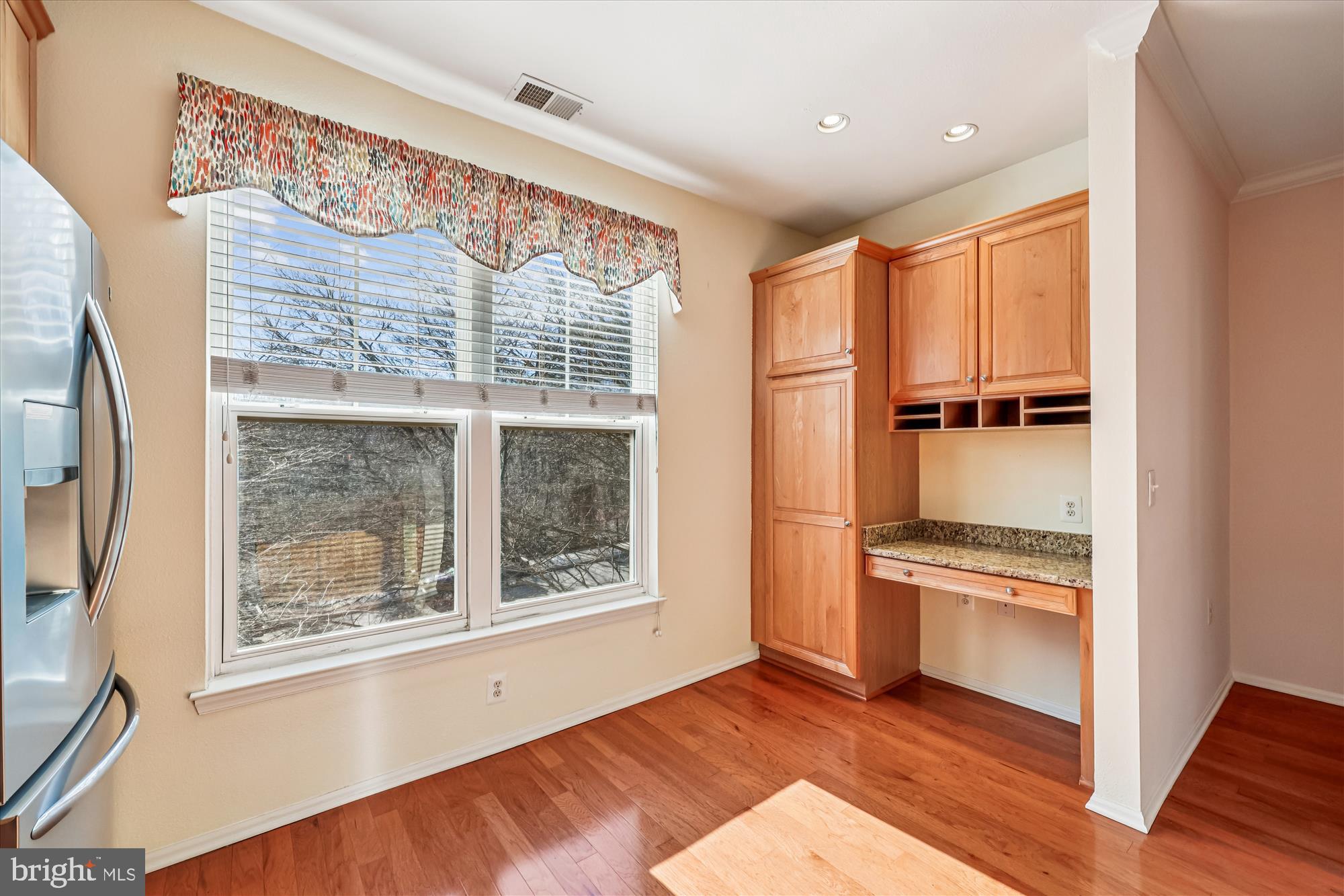 11800 Old Georgetown Road, Unit 1422 North Bethesda, MD 20852 - Photo 11 of 38 Tons of sunlight!