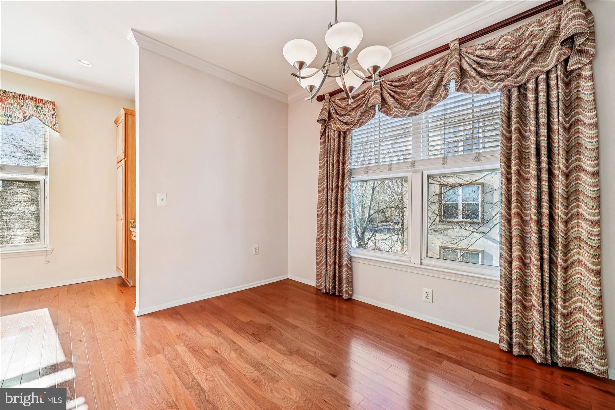 11800 Old Georgetown Road, Unit 1422 North Bethesda, MD 20852 - Photo 12 of 38 Dining Area