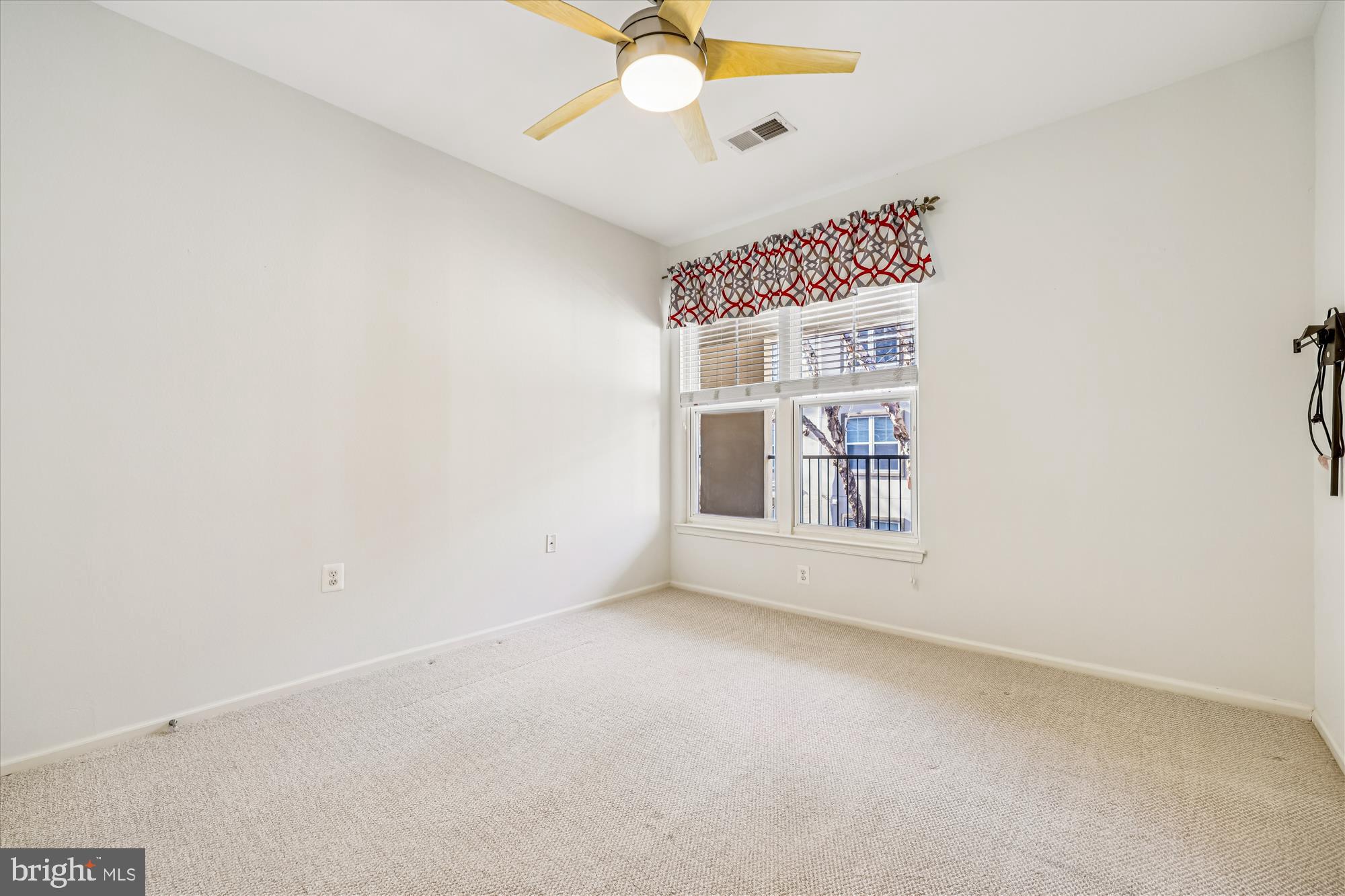 11800 Old Georgetown Road, Unit 1422 North Bethesda, MD 20852 - Photo 23 of 38 Second Bedroom