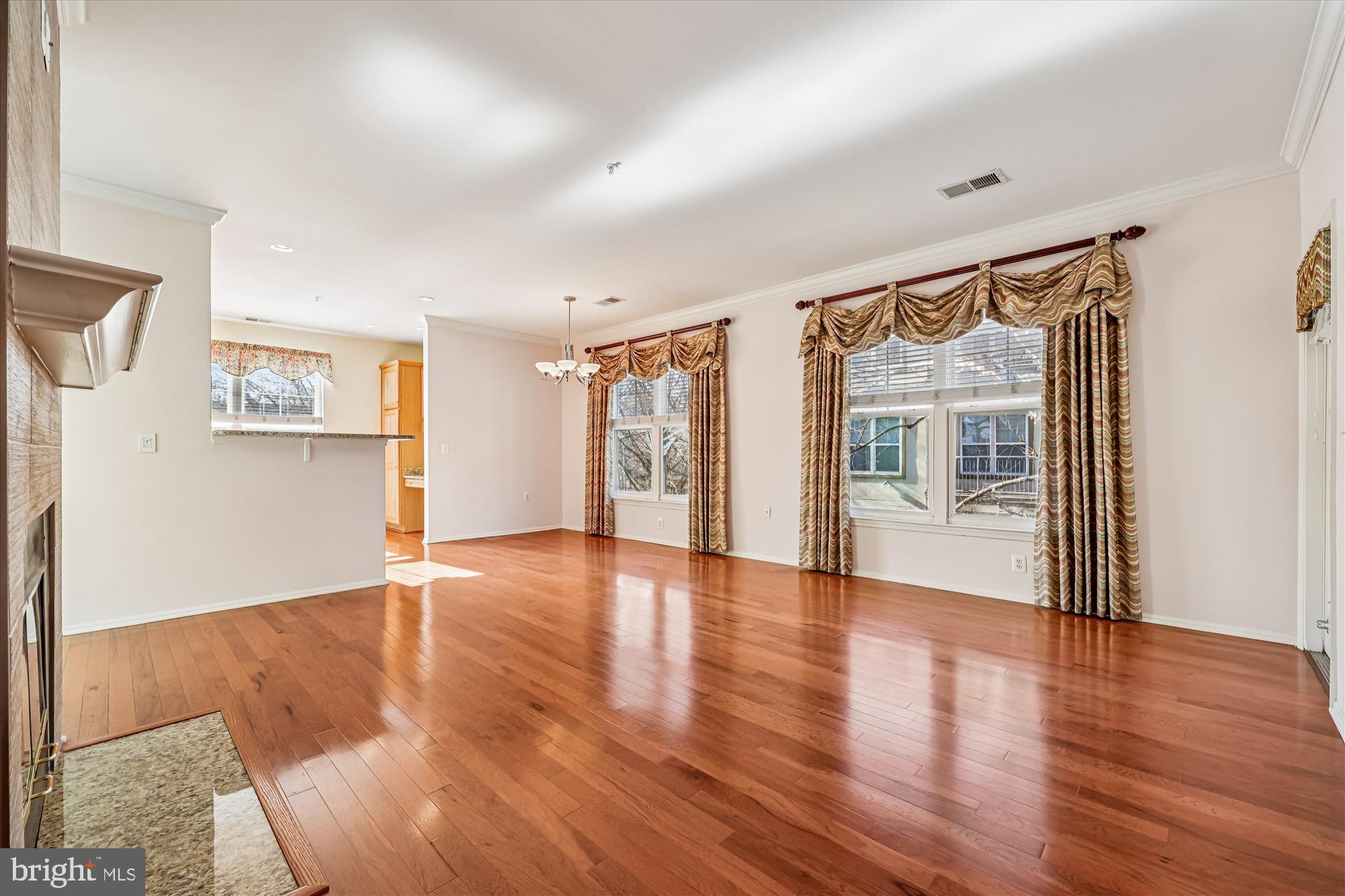 11800 Old Georgetown Road, Unit 1422 North Bethesda, MD 20852 - Photo 3 of 38 Living Room