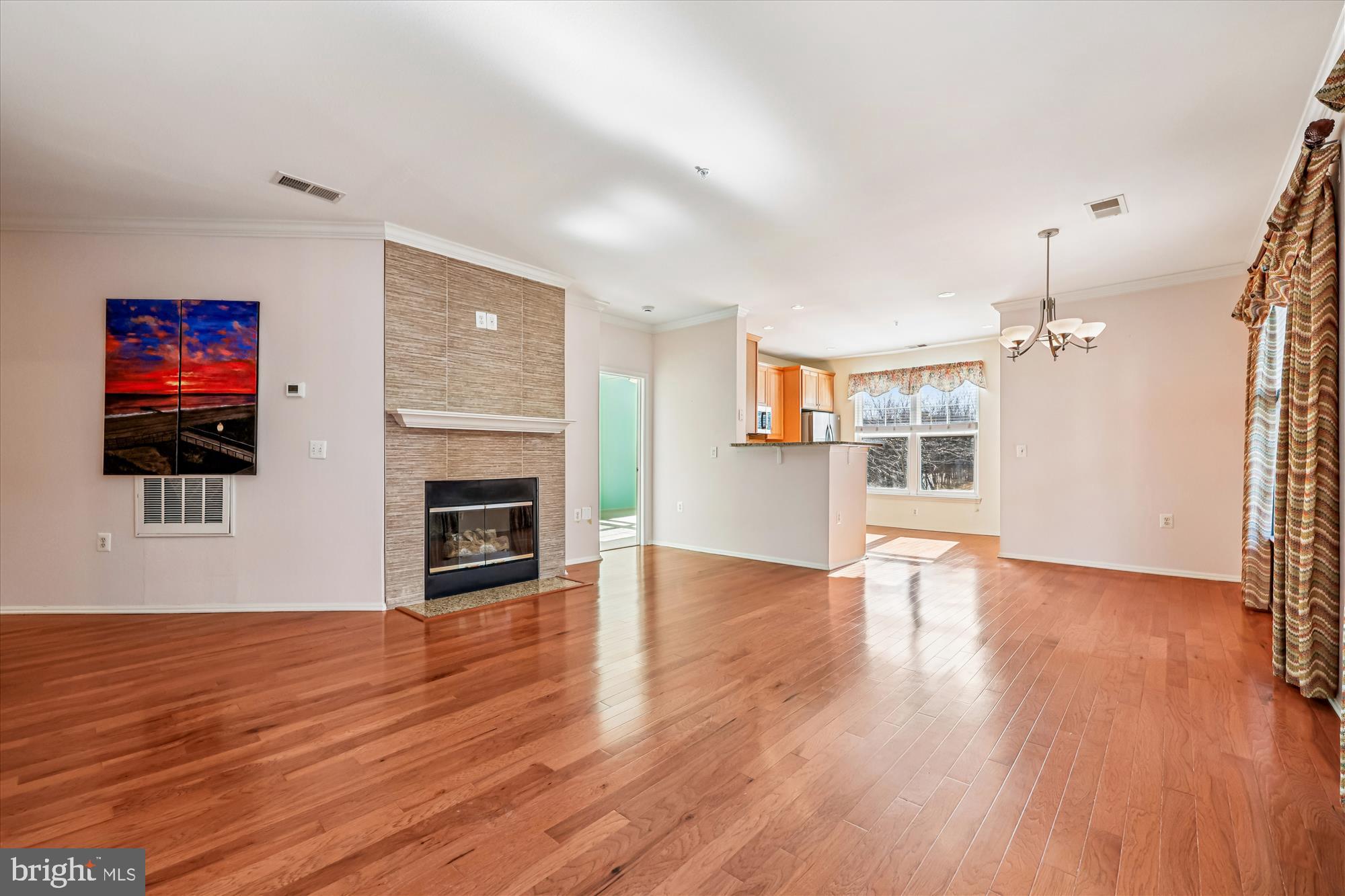 11800 Old Georgetown Road, Unit 1422 North Bethesda, MD 20852 - Photo 4 of 38 Living Room