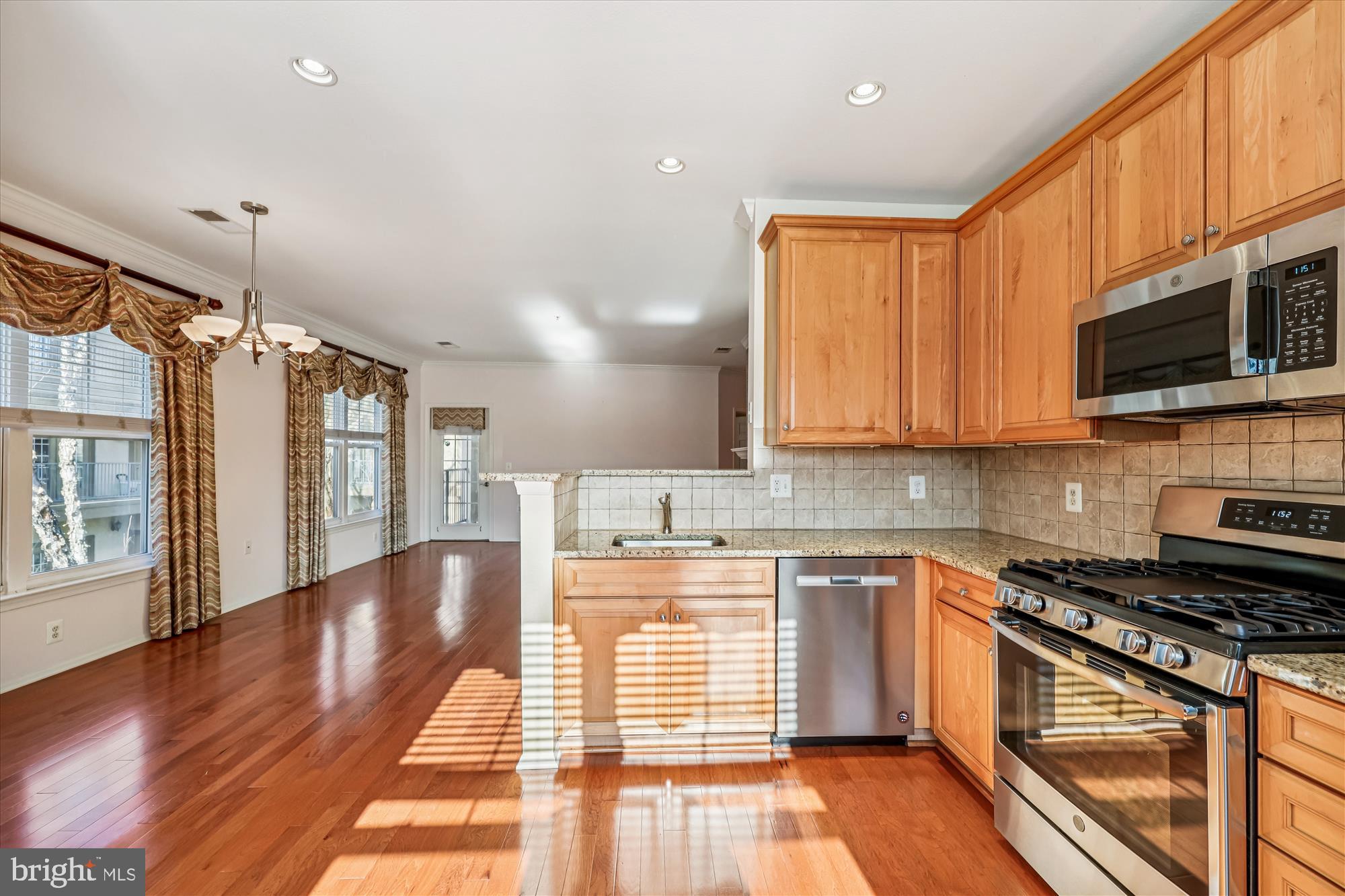 11800 Old Georgetown Road, Unit 1422 North Bethesda, MD 20852 - Photo 7 of 38 Kitchen