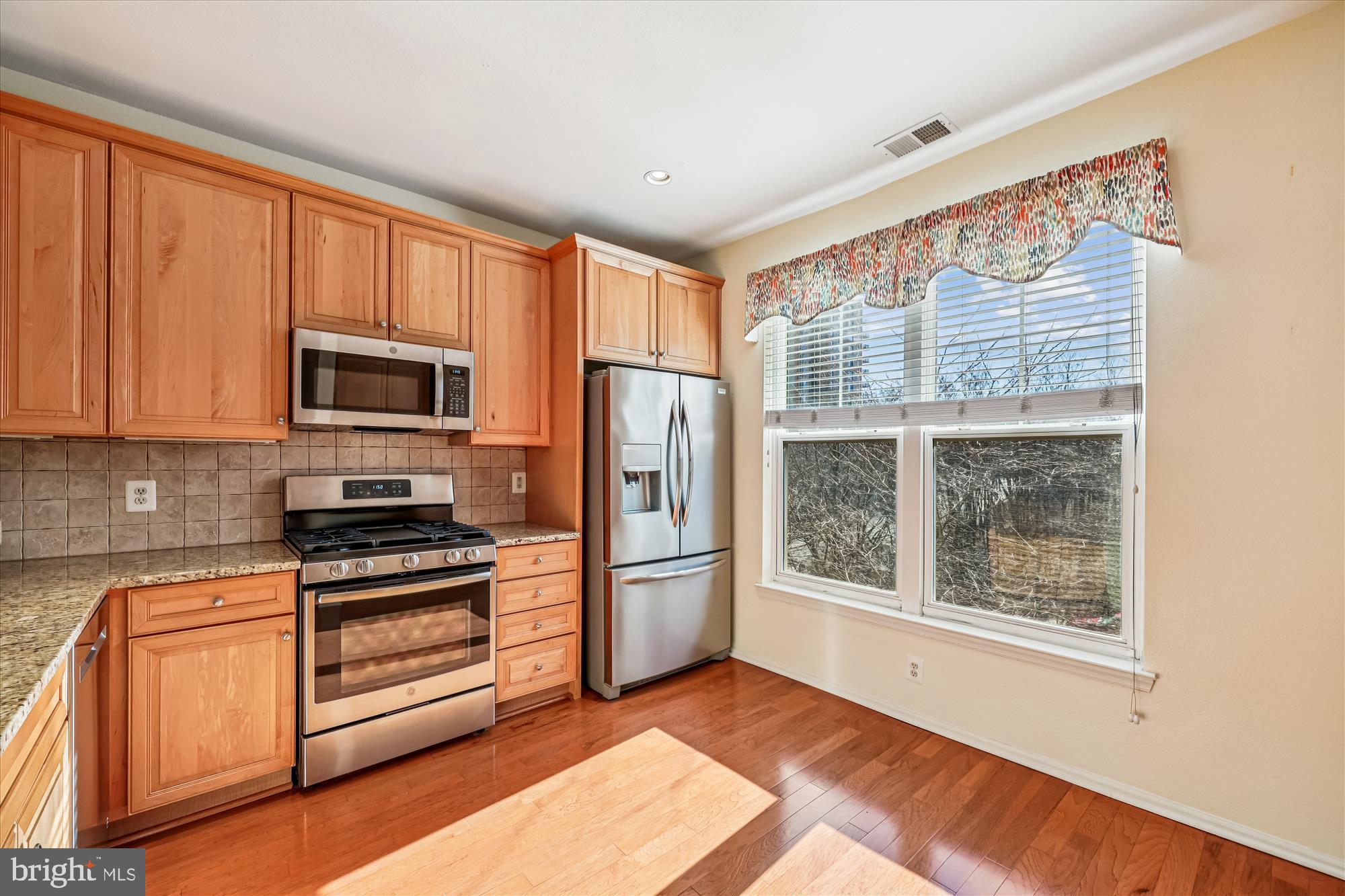 11800 Old Georgetown Road, Unit 1422 North Bethesda, MD 20852 - Photo 8 of 38 Kitchen