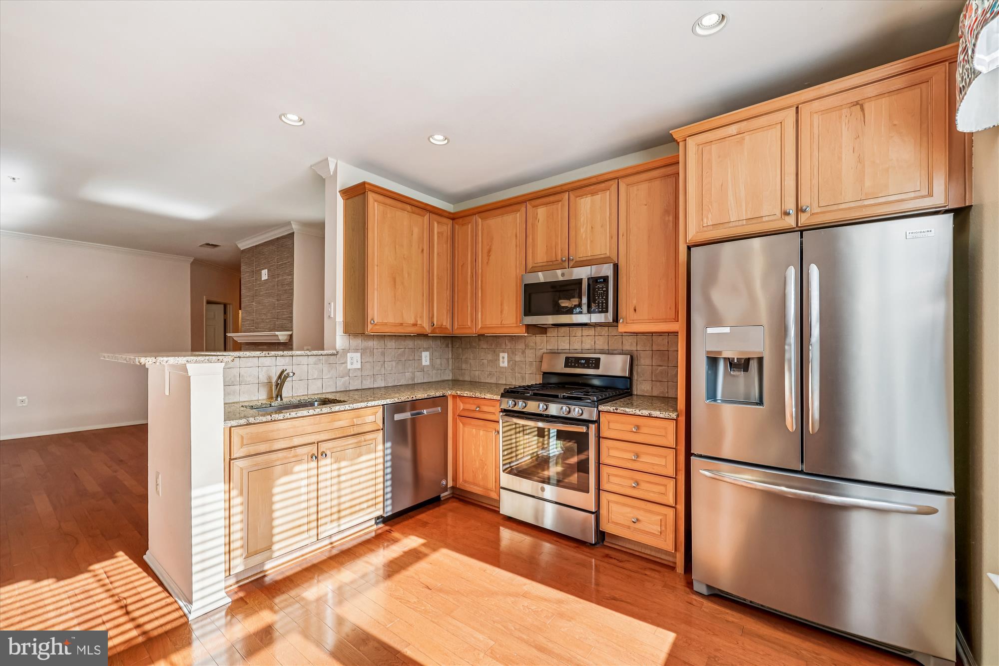 11800 Old Georgetown Road, Unit 1422 North Bethesda, MD 20852 - Photo 9 of 38 Kitchen
