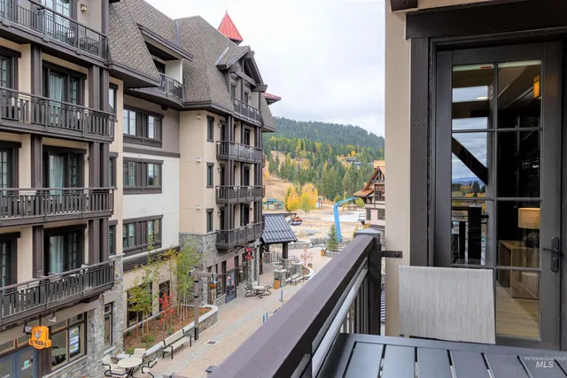 $689,000 | 760 Village Drive, Unit 307, Donnelly, ID 83615