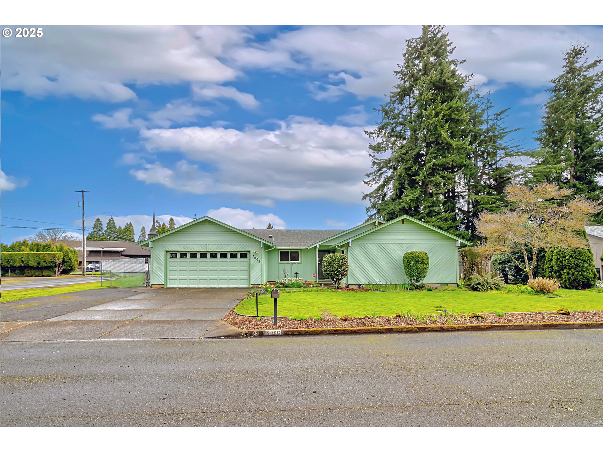 3095 Quiet Lane Eugene, OR 97404 - Photo 1 of 37