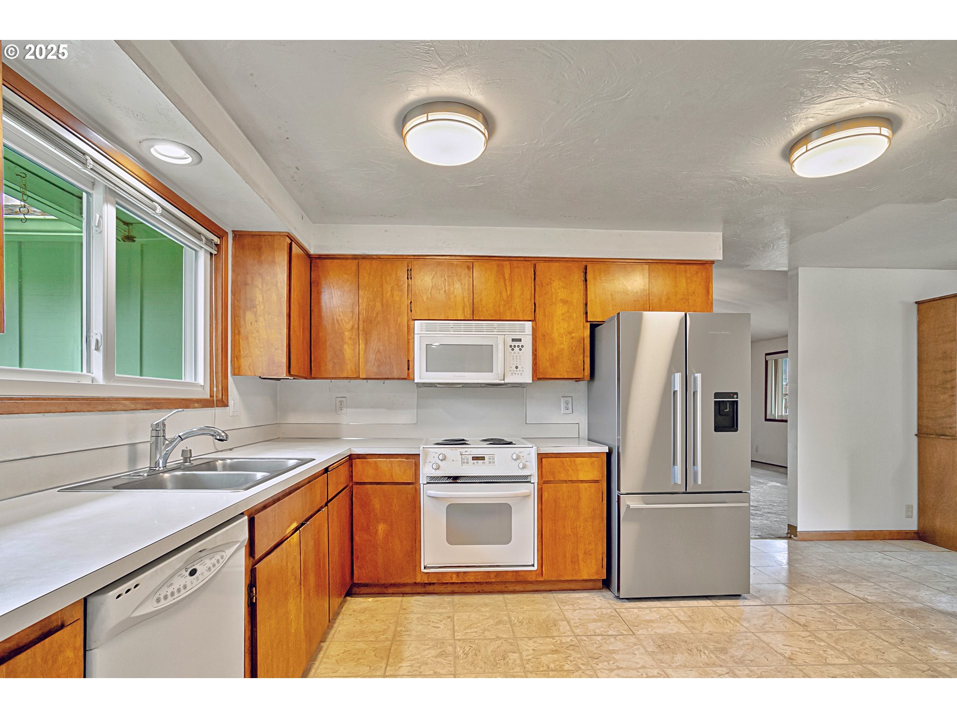 3095 Quiet Lane Eugene, OR 97404 - Photo 9 of 37