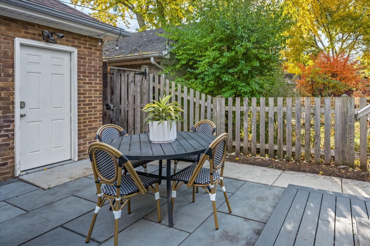 2215 Wesley Avenue Evanston, IL 60201 - Photo 44 of 52 a view of a chairs and table in the balcony