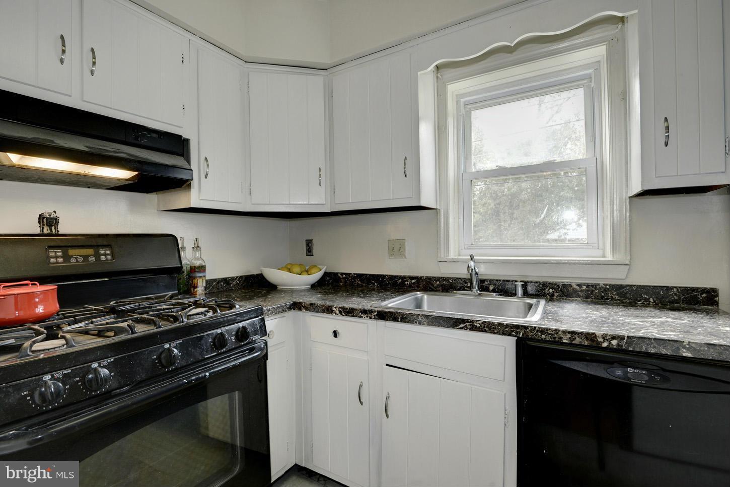 10507 Inwood Avenue Silver Spring, MD 20902 - Photo 5 of 21 Kitchen