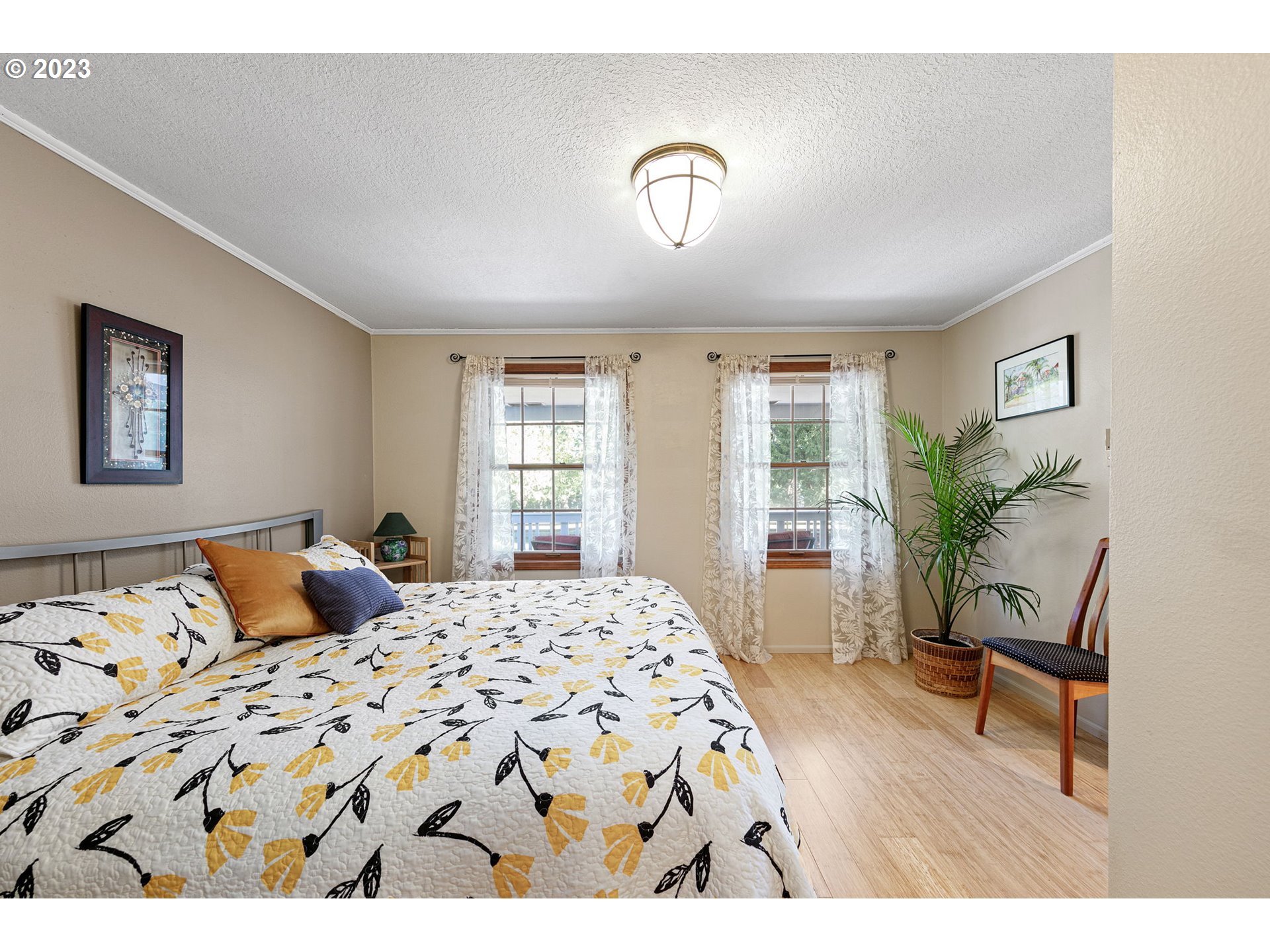 77914 Chisholm Trail Road Cottage Grove, OR 97424 - Photo 15 of 41 a bedroom with a large bed and a window