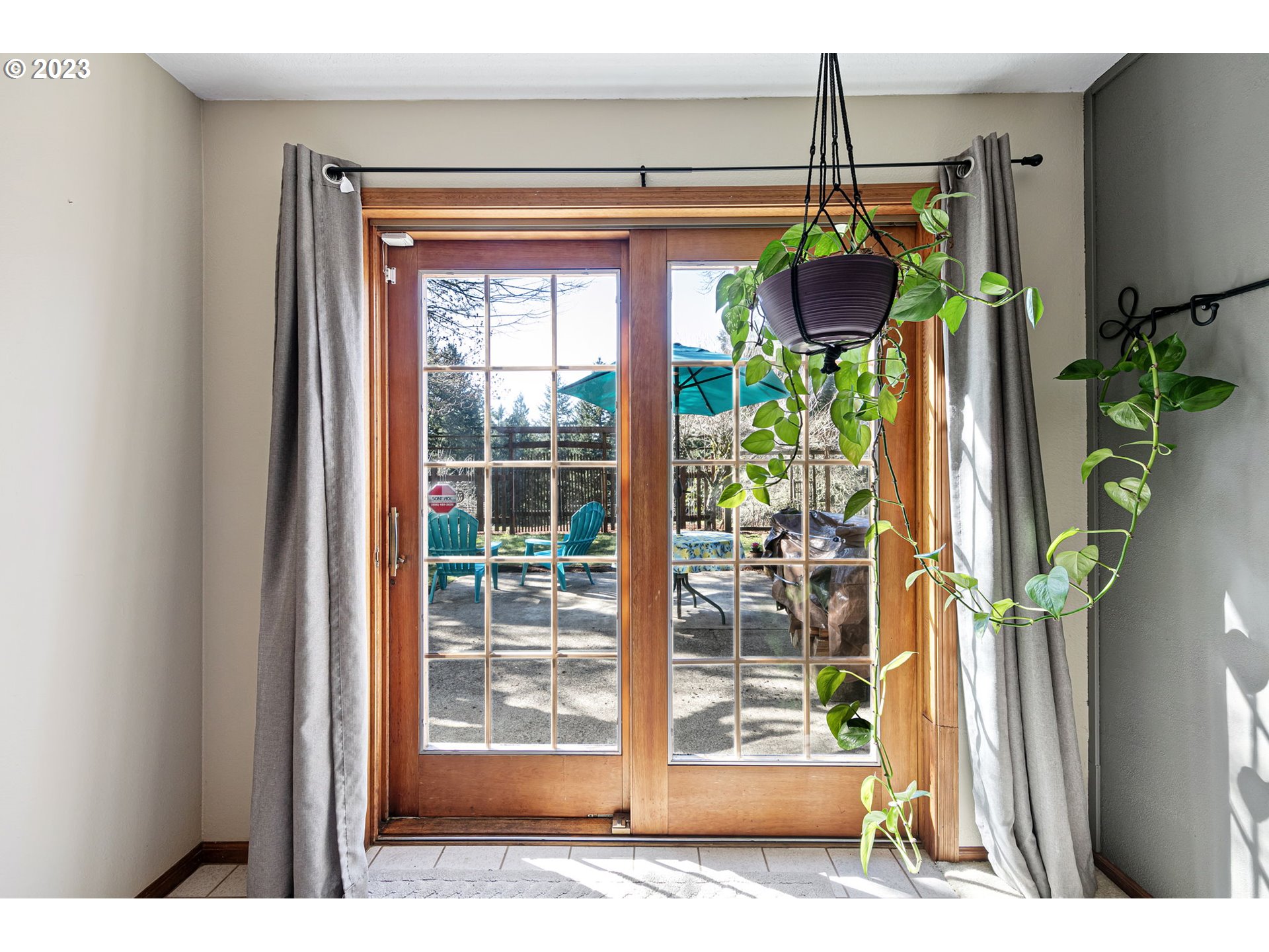 77914 Chisholm Trail Road Cottage Grove, OR 97424 - Photo 19 of 41 a view of a porch of a house
