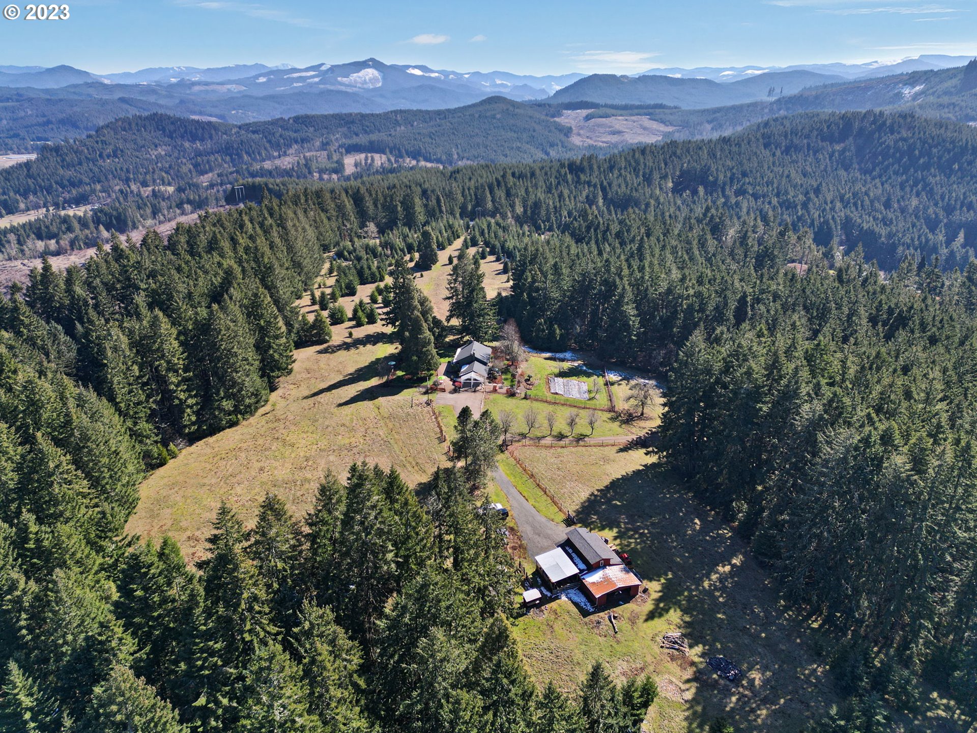 77914 Chisholm Trail Road Cottage Grove, OR 97424 - Photo 30 of 41 a view of a house with a mountain