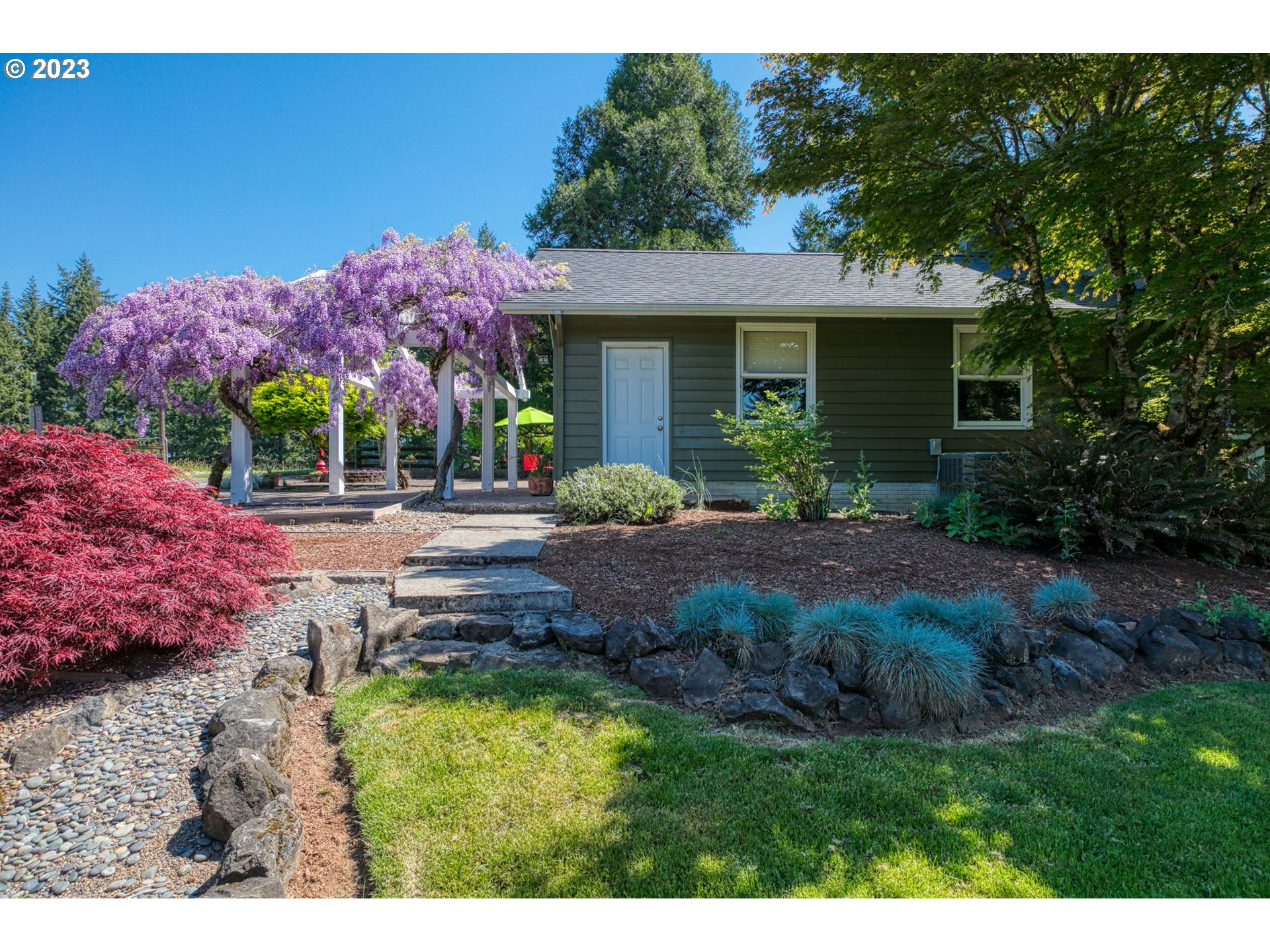 77914 Chisholm Trail Road Cottage Grove, OR 97424 - Photo 36 of 41 a front view of a house with garden