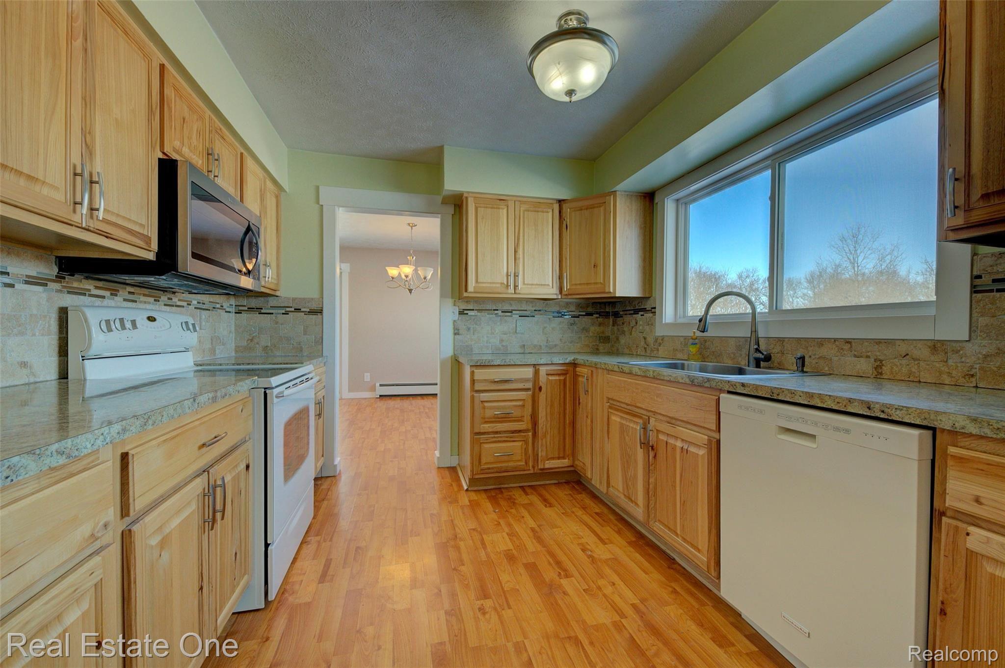 21500 Wasson Road Howell, MI 48843 - Photo 17 of 44 Kitchen