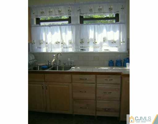 22 Reed Street Edison, NJ 08817 - Photo 3 of 6 Gallery Image 3