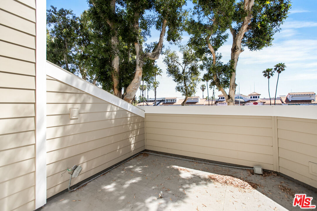 2845 Harbor Boulevard Oxnard, CA 93035 - Photo 32 of 47 a view of a garage