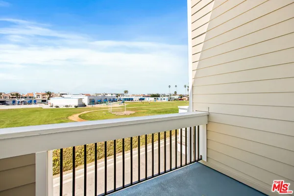 $899,000 | 2845 Harbor Boulevard, Oxnard, CA 93035