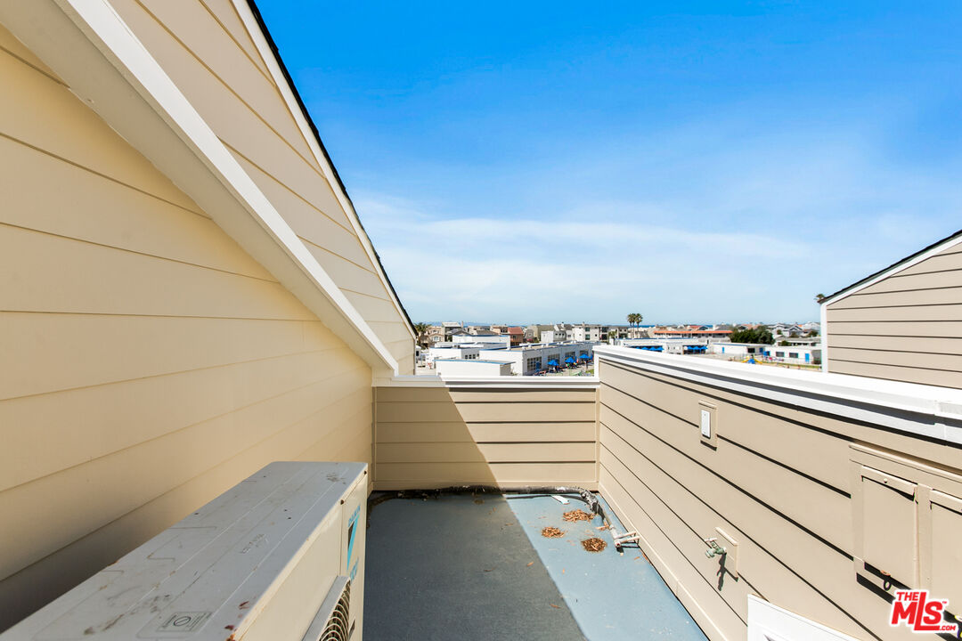 2845 Harbor Boulevard Oxnard, CA 93035 - Photo 35 of 47 a view of balcony with outdoor seating