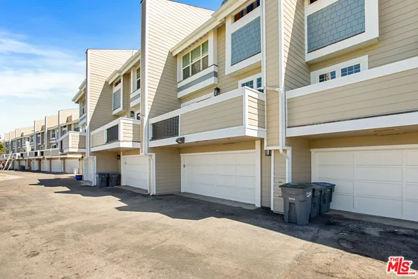 $899,000 | 2845 Harbor Boulevard, Oxnard, CA 93035