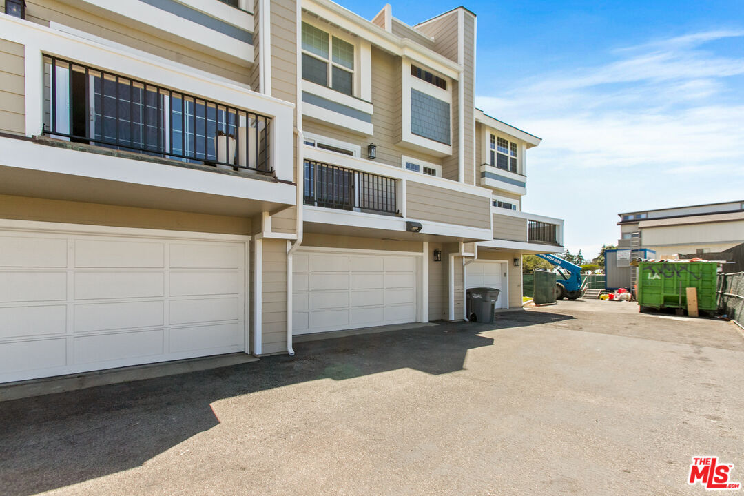 2845 Harbor Boulevard Oxnard, CA 93035 - Photo 41 of 47 a view of a building with a street