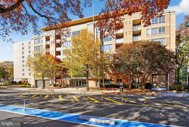 $418,000 | 355 I Street Southwest, Unit 121, Washington, DC 20024