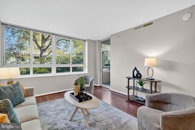 $418,000 | 355 I Street Southwest, Unit 121, Washington, DC 20024