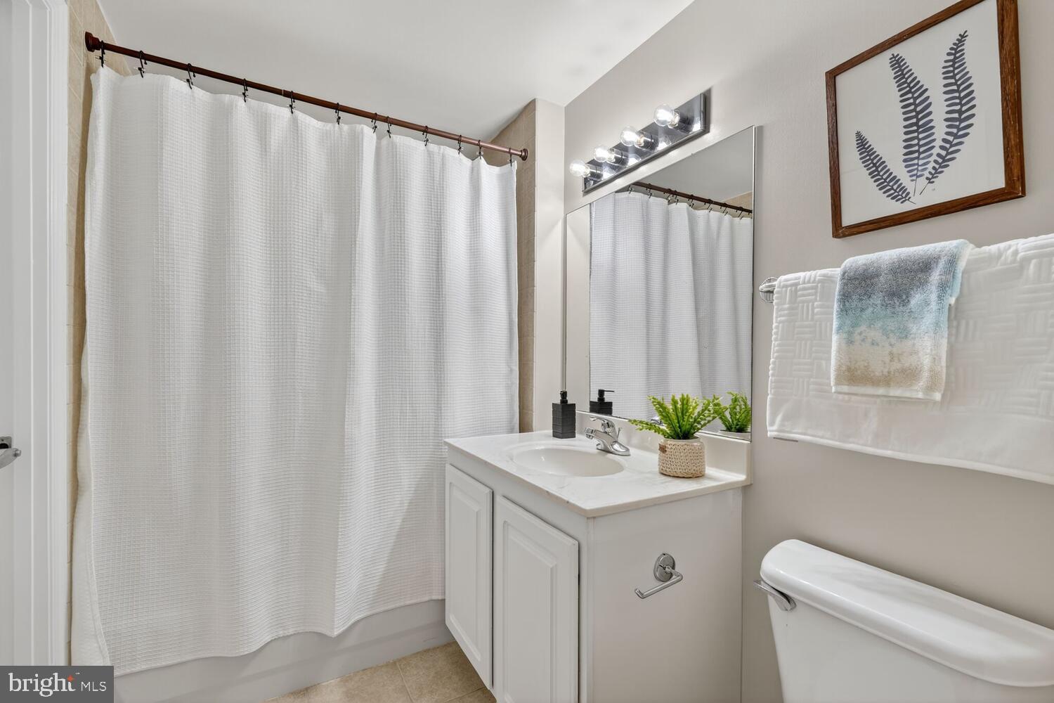 355 I Street Southwest, Unit 121 Washington, DC 20024 - Photo 13 of 26 Full size bathroom