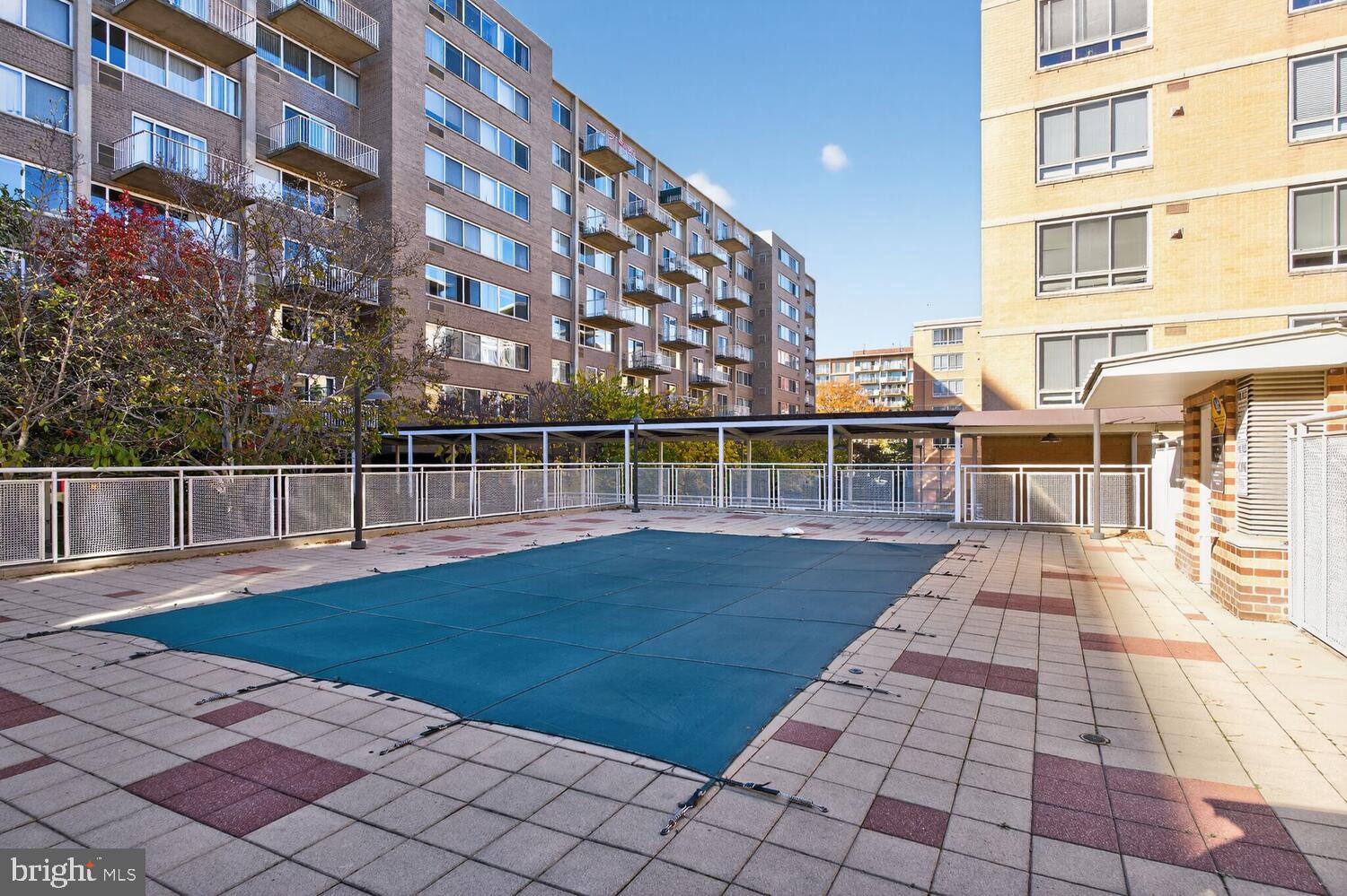 355 I Street Southwest, Unit 121 Washington, DC 20024 - Photo 25 of 26 Community pool