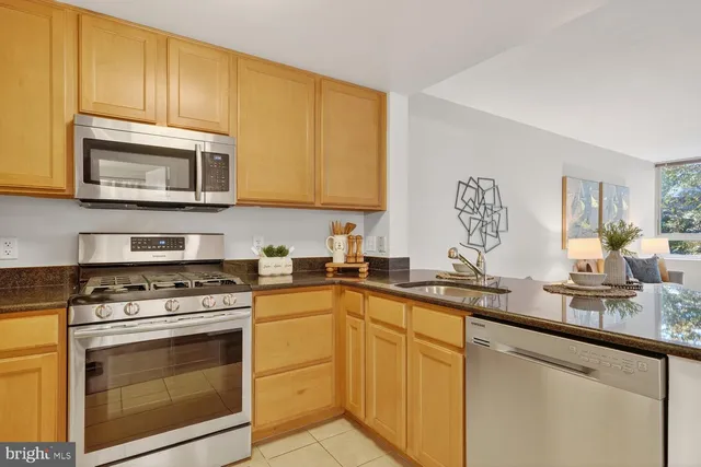 $418,000 | 355 I Street Southwest, Unit 121, Washington, DC 20024