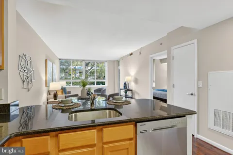 $418,000 | 355 I Street Southwest, Unit 121, Washington, DC 20024