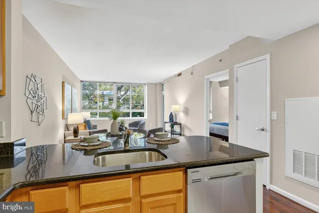 $418,000 | 355 I Street Southwest, Unit 121, Washington, DC 20024