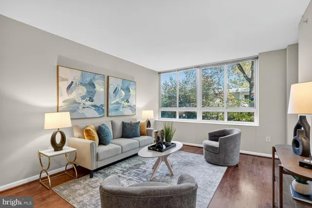 $418,000 | 355 I Street Southwest, Unit 121, Washington, DC 20024