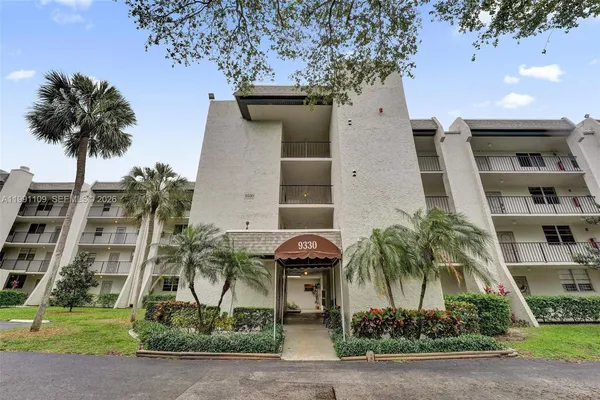 $274,900 | 9330 Lagoon Place, Unit 109, Davie, FL 33324