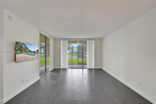 $264,900 | 9330 Lagoon Place, Unit 109, Davie, FL 33324